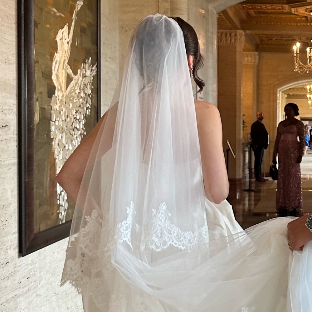 Elegant White Cathedral Lace Wedding Veil - Picture 2 of 4